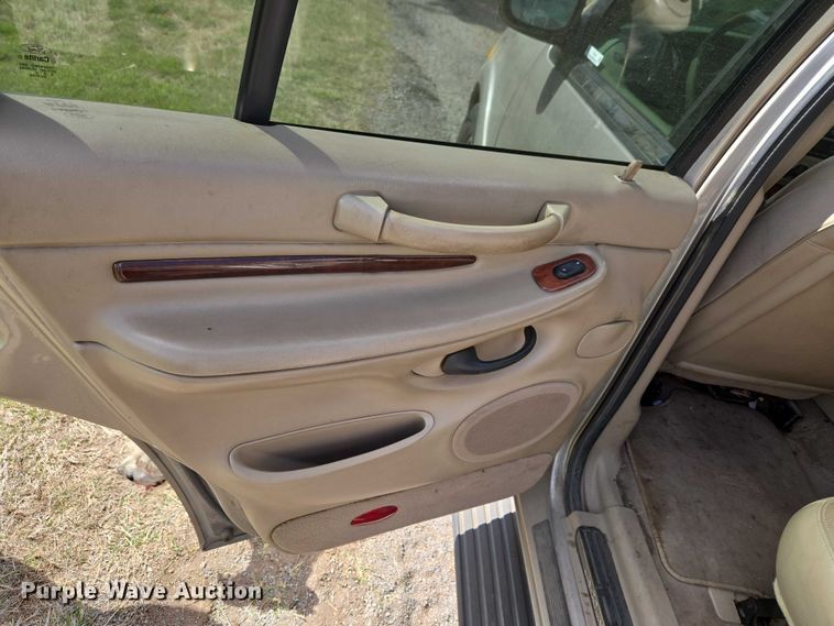image for item ET5156 2001 Lincoln Navigator SUV