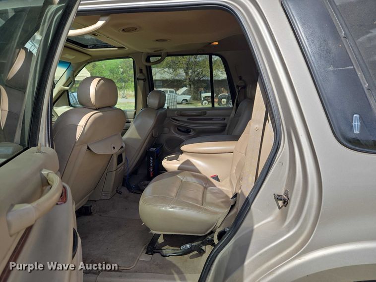 image for item ET5156 2001 Lincoln Navigator SUV
