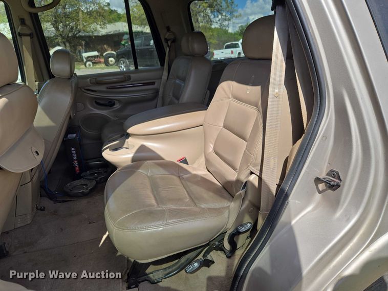 image for item ET5156 2001 Lincoln Navigator SUV