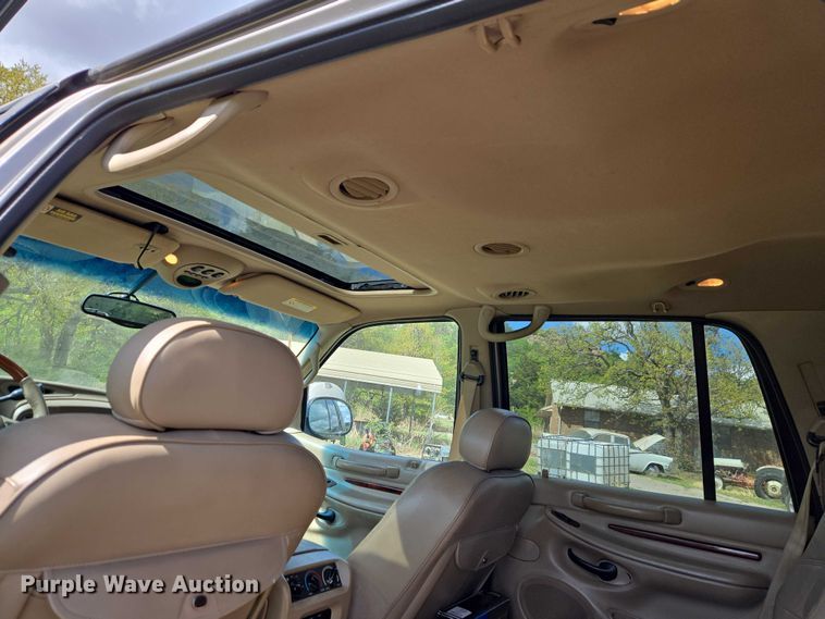 image for item ET5156 2001 Lincoln Navigator SUV