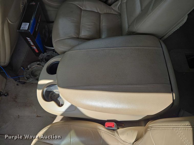 image for item ET5156 2001 Lincoln Navigator SUV