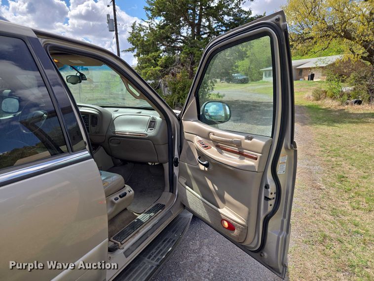 image for item ET5156 2001 Lincoln Navigator SUV