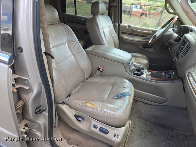 image for item ET5156 2001 Lincoln Navigator SUV