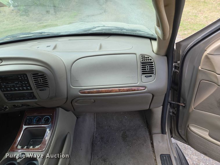 image for item ET5156 2001 Lincoln Navigator SUV