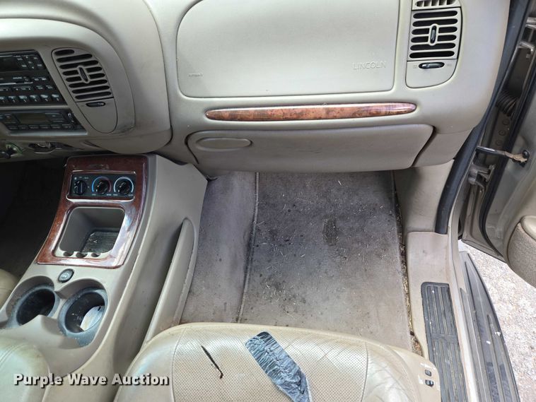 image for item ET5156 2001 Lincoln Navigator SUV