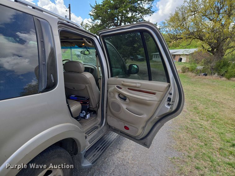 image for item ET5156 2001 Lincoln Navigator SUV
