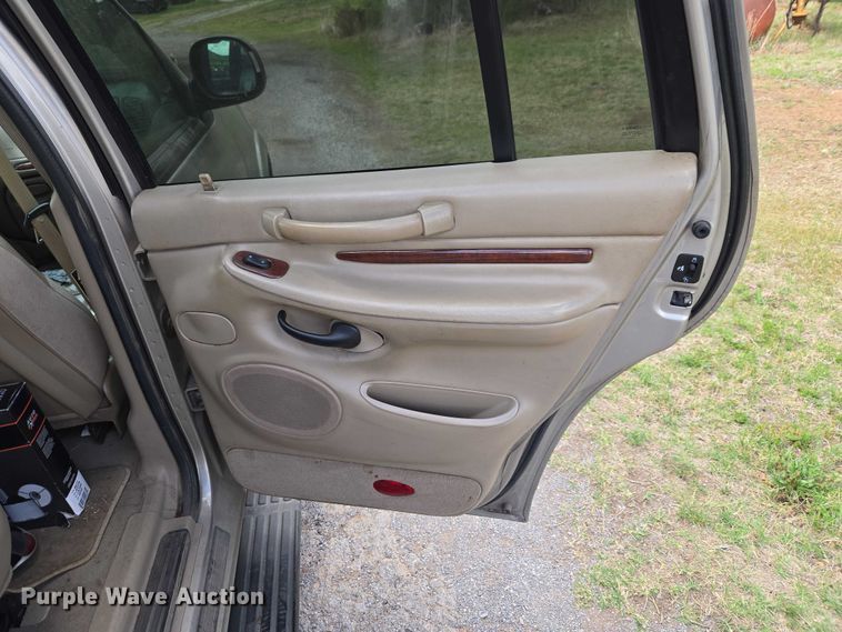 image for item ET5156 2001 Lincoln Navigator SUV