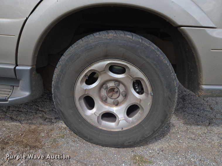 image for item ET5156 2001 Lincoln Navigator SUV