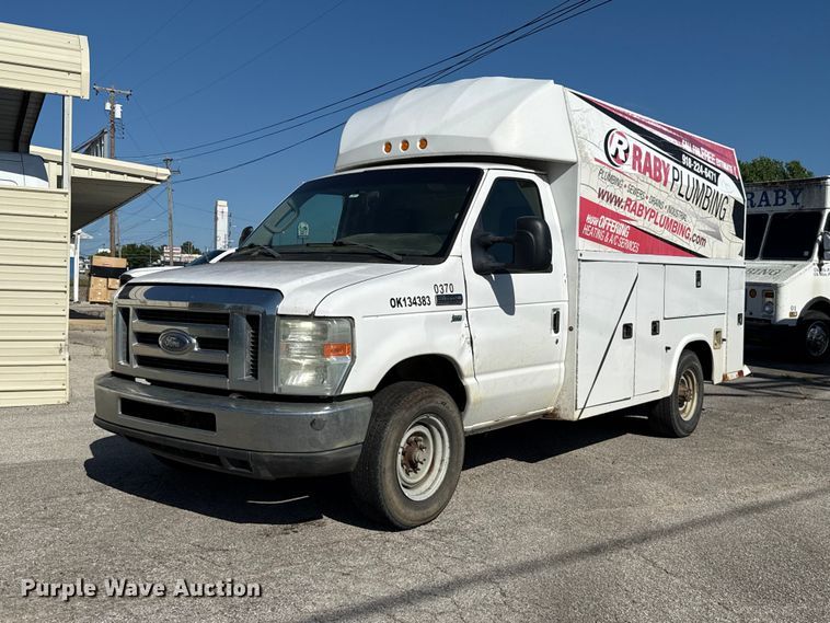 2011 Ford E350 Super Duty utility van
