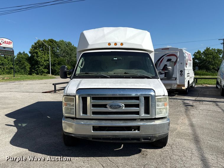 image for item ET6345 2011 Ford E350 Super Duty utility van