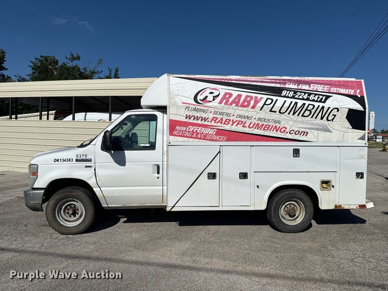 image for item ET6345 2011 Ford E350 Super Duty utility van