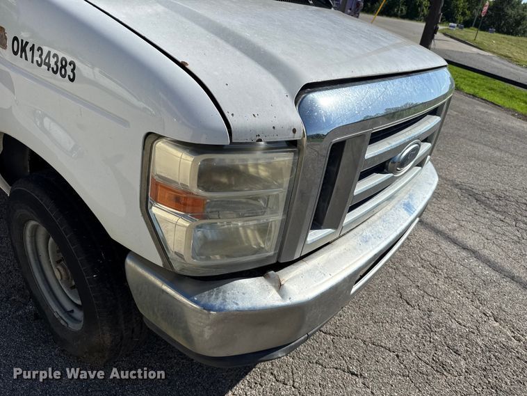 image for item ET6345 2011 Ford E350 Super Duty utility van