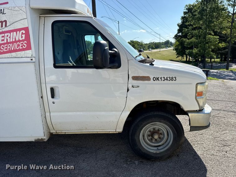 image for item ET6345 2011 Ford E350 Super Duty utility van