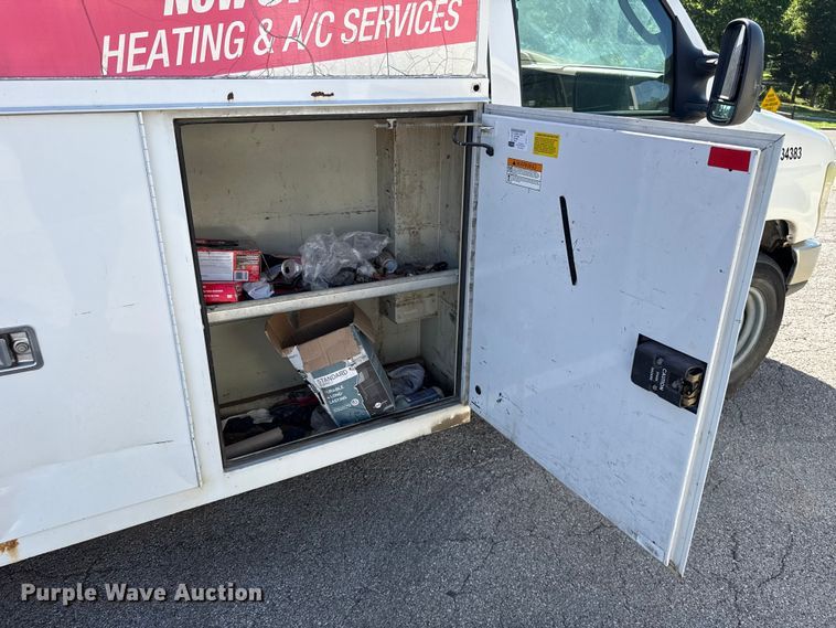 image for item ET6345 2011 Ford E350 Super Duty utility van