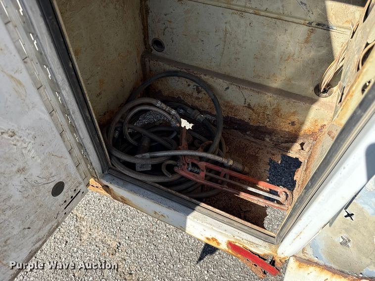 image for item ET6345 2011 Ford E350 Super Duty utility van