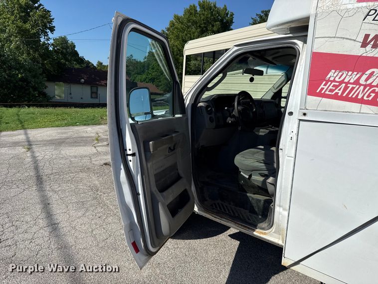 image for item ET6345 2011 Ford E350 Super Duty utility van
