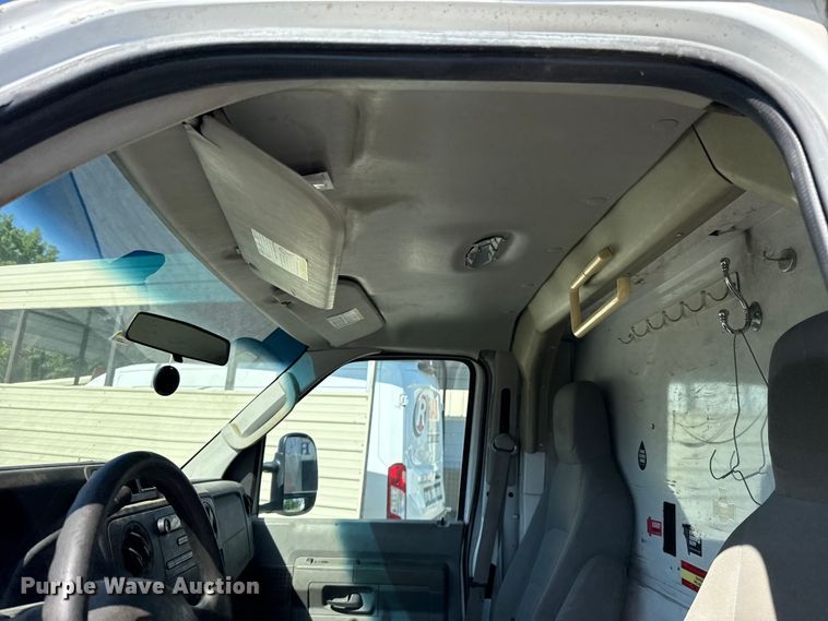image for item ET6345 2011 Ford E350 Super Duty utility van