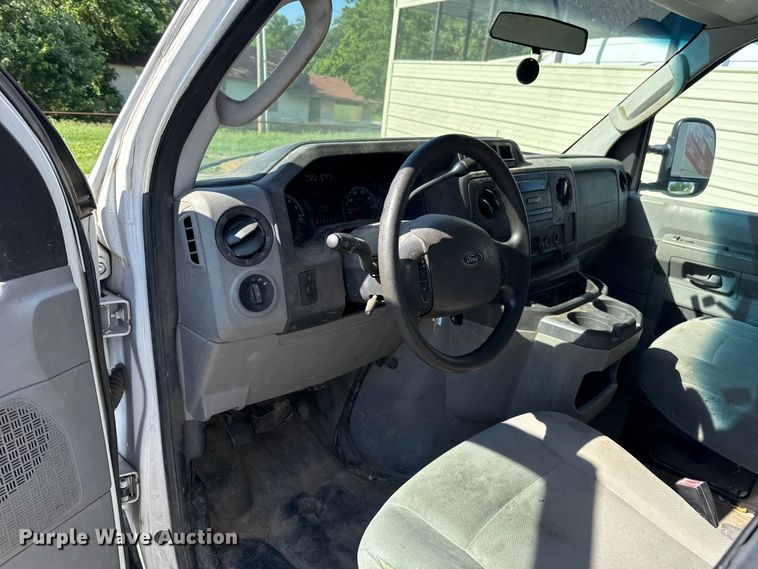image for item ET6345 2011 Ford E350 Super Duty utility van