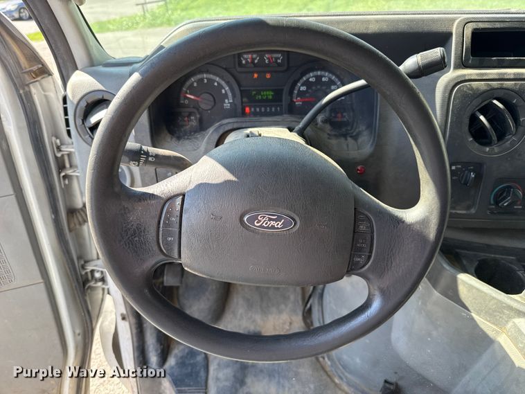 image for item ET6345 2011 Ford E350 Super Duty utility van
