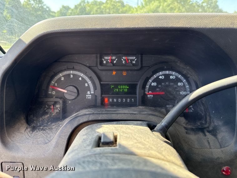 image for item ET6345 2011 Ford E350 Super Duty utility van