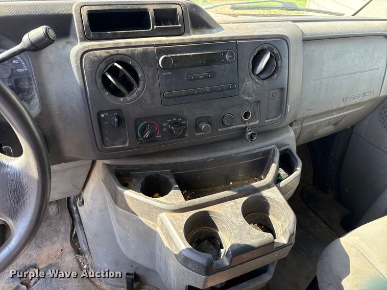 image for item ET6345 2011 Ford E350 Super Duty utility van
