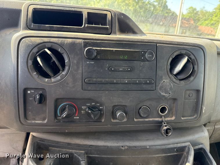 image for item ET6345 2011 Ford E350 Super Duty utility van
