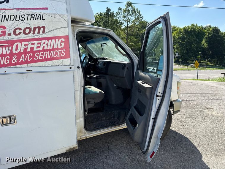 image for item ET6345 2011 Ford E350 Super Duty utility van