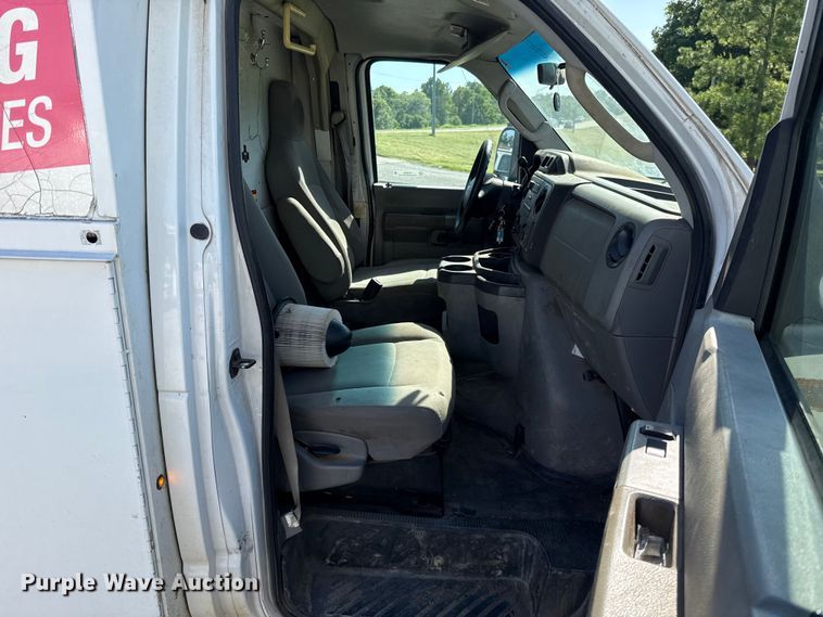 image for item ET6345 2011 Ford E350 Super Duty utility van