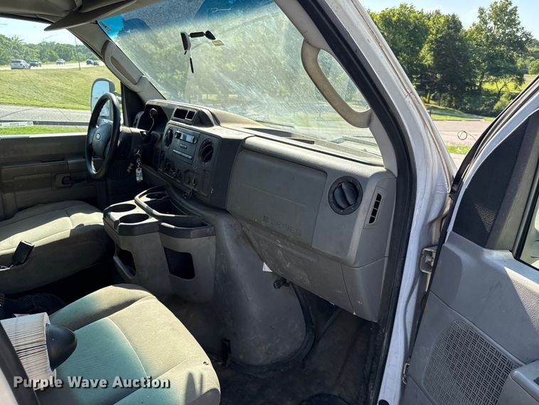 image for item ET6345 2011 Ford E350 Super Duty utility van