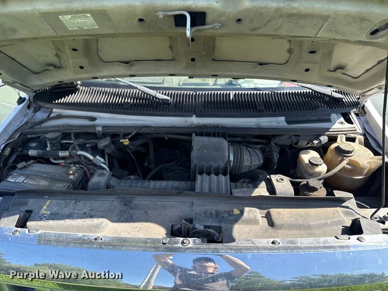 image for item ET6345 2011 Ford E350 Super Duty utility van