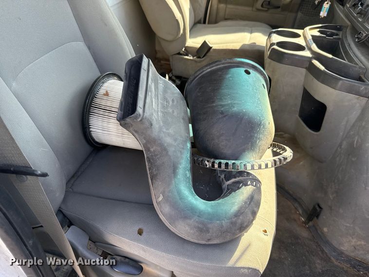 image for item ET6345 2011 Ford E350 Super Duty utility van