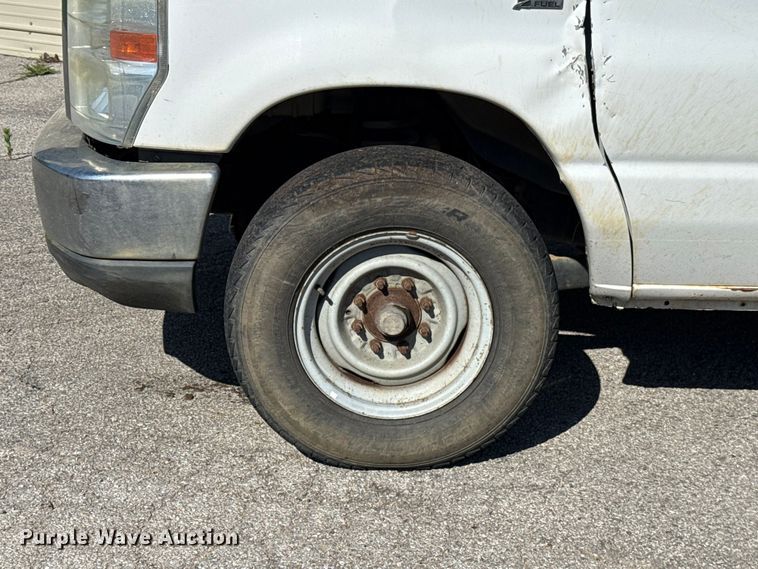 image for item ET6345 2011 Ford E350 Super Duty utility van