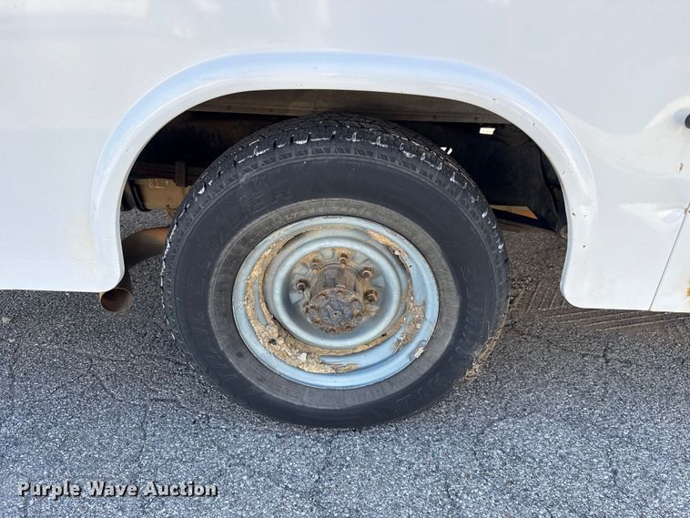 image for item ET6345 2011 Ford E350 Super Duty utility van