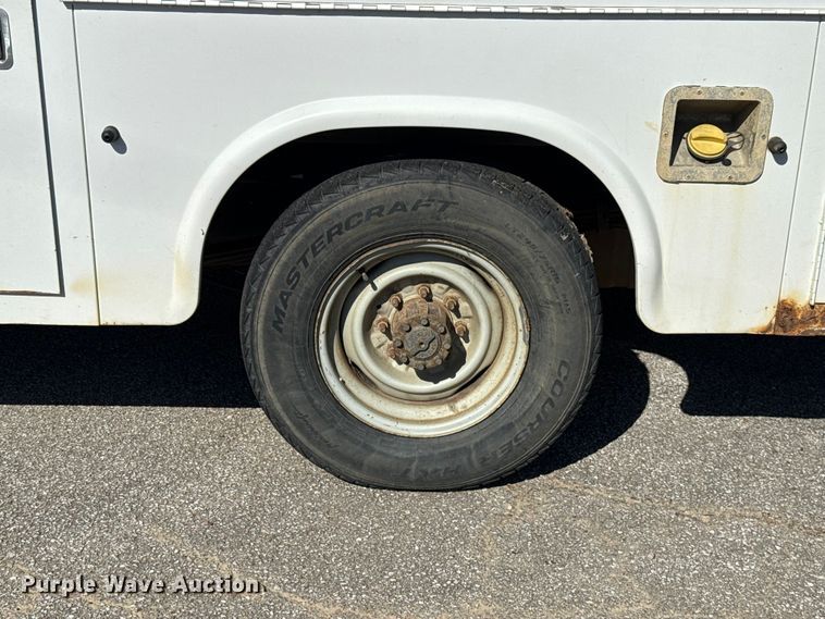 image for item ET6345 2011 Ford E350 Super Duty utility van