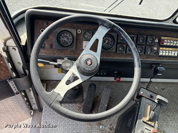 image for item ET8656 1990 Sterling Spartan MS40-2042 rescue vehicle