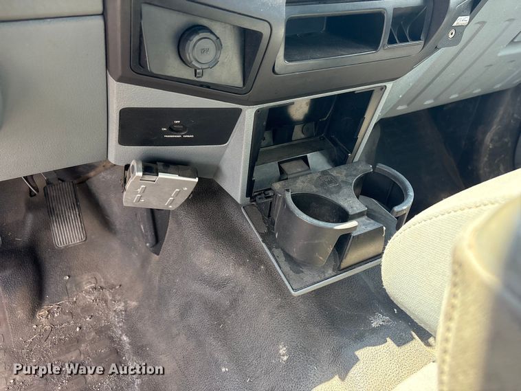 image for item ET8657 2014 Ford F250 Super Duty Ext. Cab pickup truck