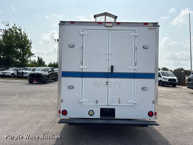 image for item EU0763 2014 Chevrolet Express box truck