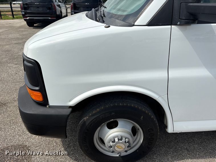 image for item EU0763 2014 Chevrolet Express box truck