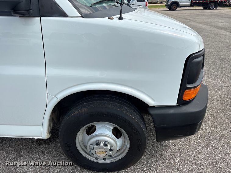 image for item EU0763 2014 Chevrolet Express box truck