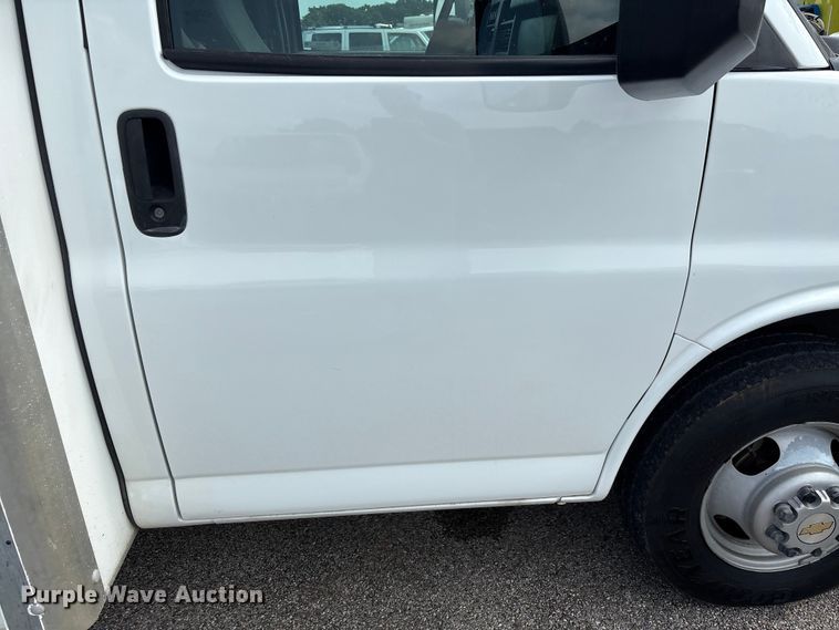 image for item EU0763 2014 Chevrolet Express box truck