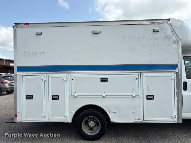 image for item EU0763 2014 Chevrolet Express box truck