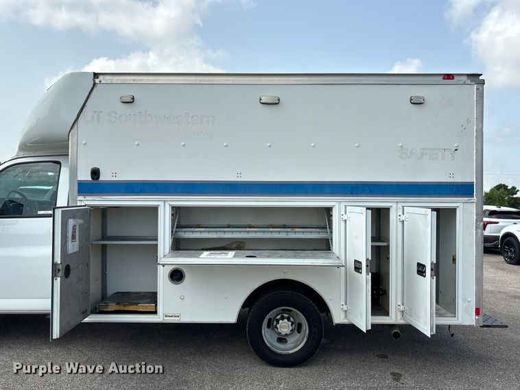 image for item EU0763 2014 Chevrolet Express box truck