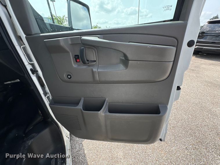 image for item EU0763 2014 Chevrolet Express box truck