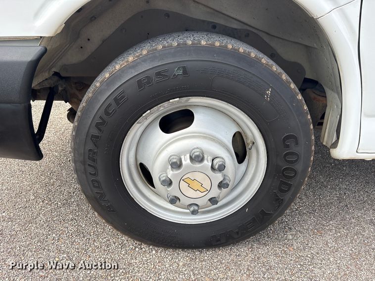 image for item EU0763 2014 Chevrolet Express box truck