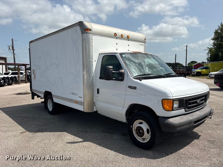 image for item EU0764 2004 Ford E350 box truck