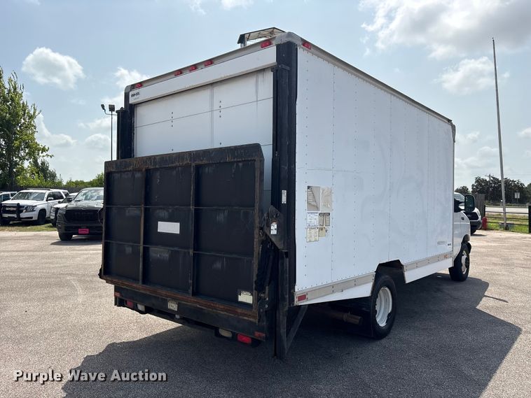 image for item EU0764 2004 Ford E350 box truck