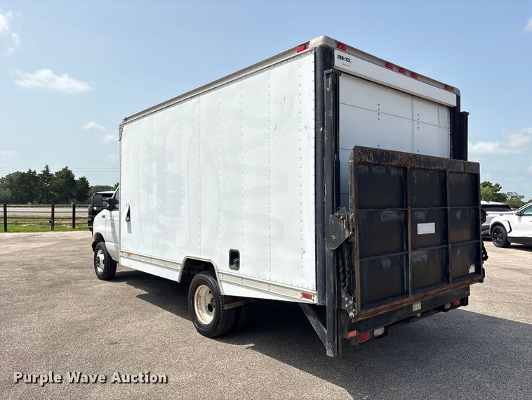 image for item EU0764 2004 Ford E350 box truck