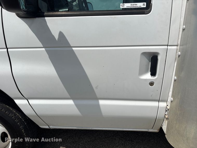image for item EU0764 2004 Ford E350 box truck