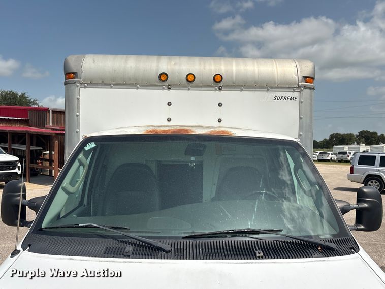 image for item EU0764 2004 Ford E350 box truck