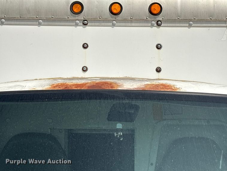image for item EU0764 2004 Ford E350 box truck